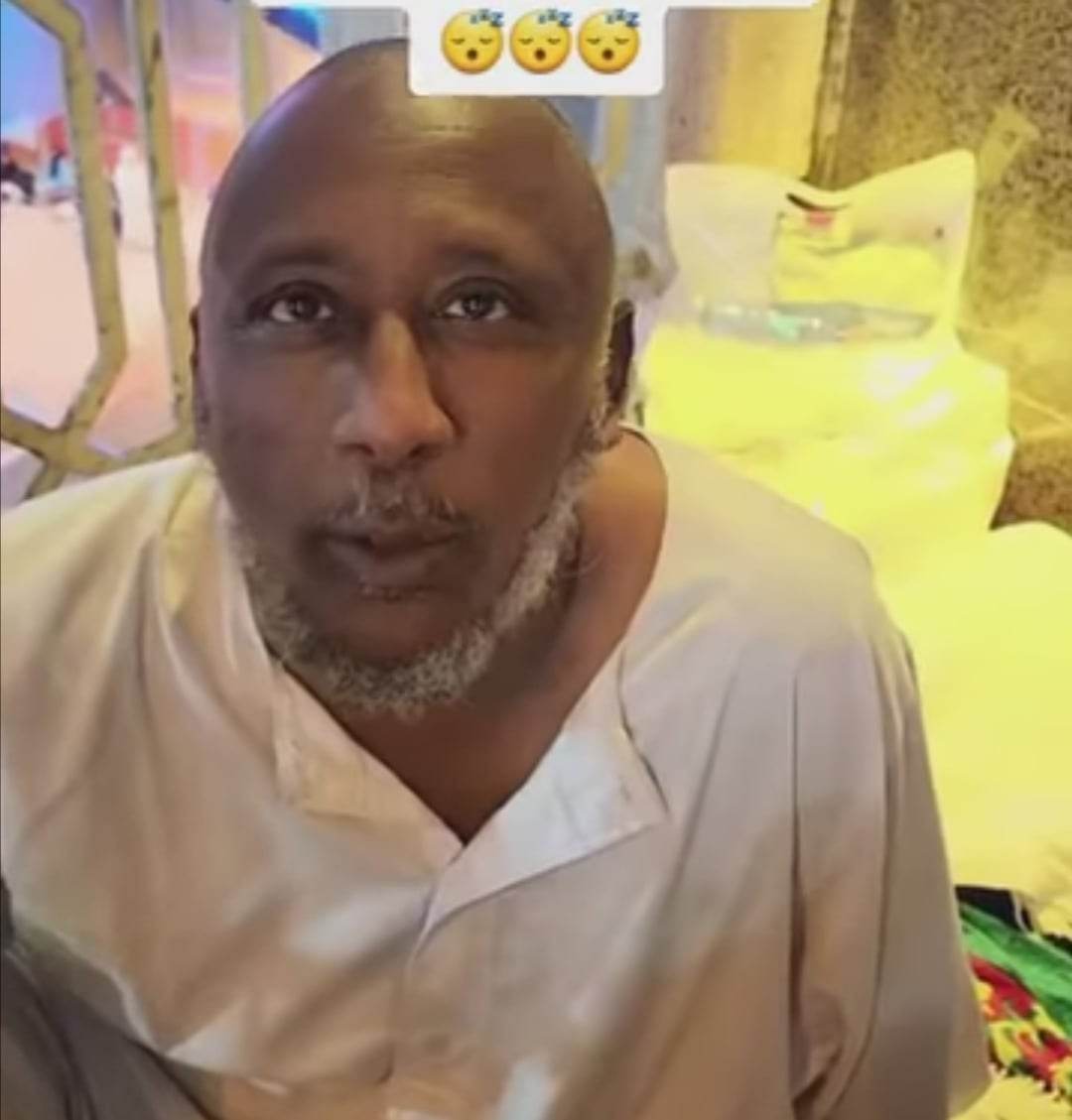 شاهد بالصورة والفيديو.. بعد أن تم وصفه بأشهر "مشخر" .. رجل سوداني من زوار الحرم الشريف يكشف حكايته مع "الشخير" العالي أثناء النوم ويحكي ردة فعل زوجته بعد ازعاجها 10 338732943 898573061368127 139780518078998545 n