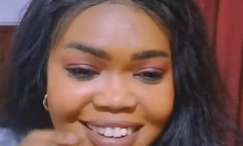 شاهد بالصورة والفيديو.. صاحبة مركز تجميل بالسودان تكشف أسرار عن العروس يوم زفافها وهي داخل المركز: (بتكون شغالة إساءات ونبز في العريس وأول ما يدخل بتفصل وتبدأ تضحك) 1 339768307 237459538765911 3059557052828575147 n