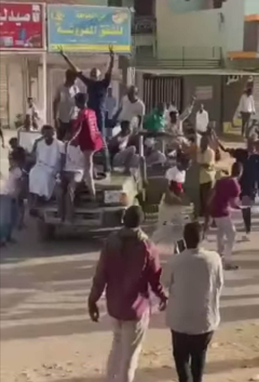 الجيش: هنالك مجموعات كبيرة من مليشيا الدعم السريع قامت بالهروب بسيارات قامت بسرقتها من المواطنيين 10 340712218 3482356325314199 8420282479864884980 n