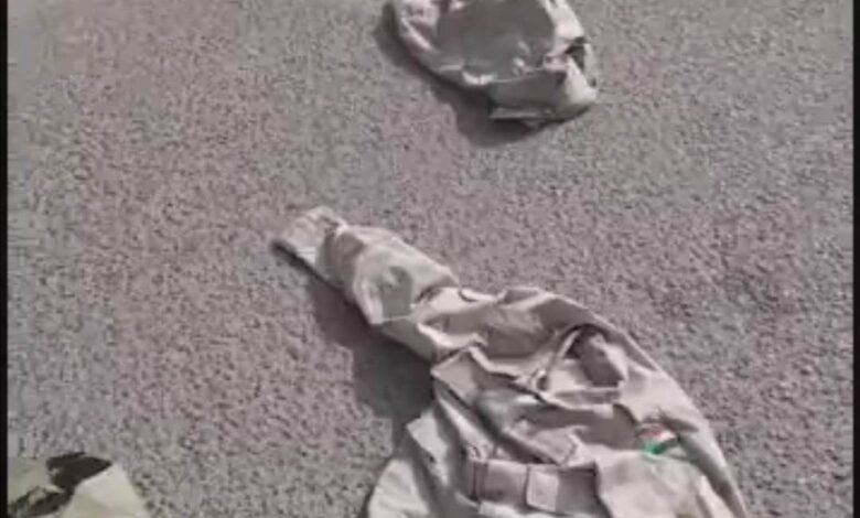 شاهد بالصورة والفيديو.. قاموا برمي "الكاكي" في الأرض.. هروب أفراد من الدعم السريع بأحد شوارع العمارات بالخرطوم وشباب الحي يطاردونهم ويحصلون على غنائم منهم 1 341981206 102945086117555 7310733183442102774 n