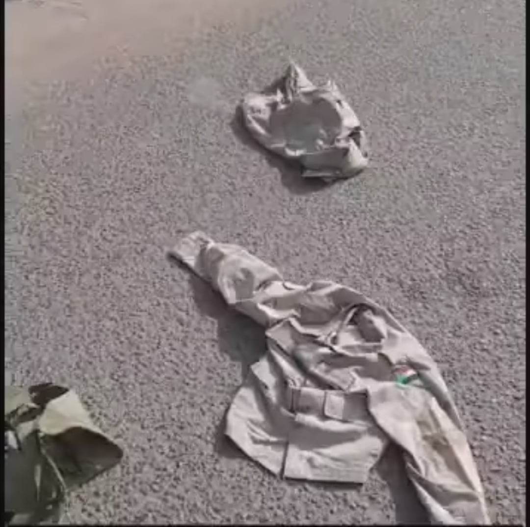 شاهد بالصورة والفيديو.. قاموا برمي "الكاكي" في الأرض.. هروب أفراد من الدعم السريع بأحد شوارع العمارات بالخرطوم وشباب الحي يطاردونهم ويحصلون على غنائم منهم 10 341981206 102945086117555 7310733183442102774 n