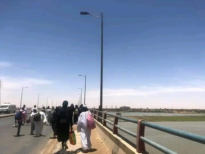 بالفيديو.. 198 قتيلا مدنيا منذ اندلاع اشتباكات السودان.. وصعوبات في انتشال الجثث 10 342490442 1397699394376289 9115234829051880510 n