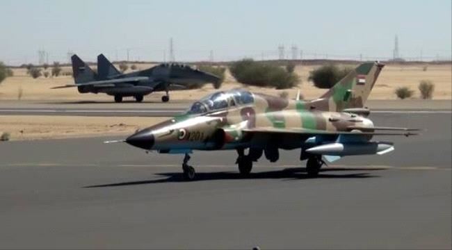 شاهد بالفيديو.. شاب سوداني يوثق من سطح منزلهم لحظة قصف طائرة "السوخوي" لأحد معسكرات الدعم السريع ويهتف بسخرية: (وااااي اكلهم صاروخ) 10 السوخوي