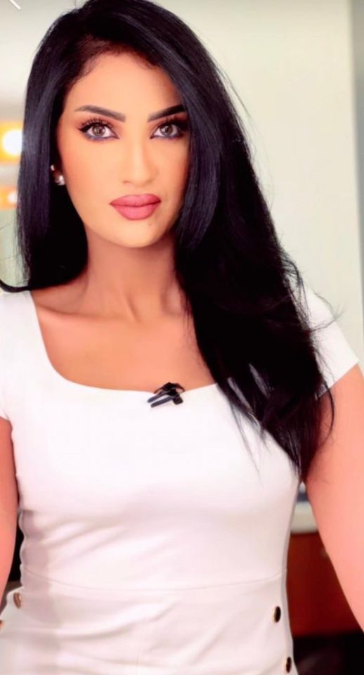 شاهد بالصورة.. حسناء الإعلام السوداني تسابيح خاطر تشعل مواقع التواصل بإطلالة مثيرة للجدل من داخل أستوديوهات سكاي نيوز 2 344351082 919334925811690 6048665156349435486 n