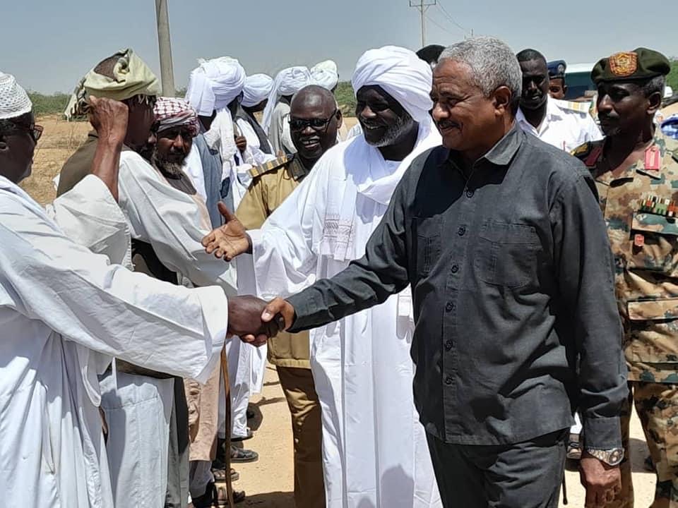 دكتور جبريل يقف على خطة الري بمشروع طوكر الزراعي 10 IMG 1312