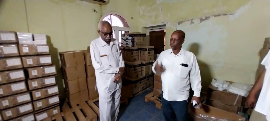 والي النيل الأبيض يطمئن على موقف الإمداد الدوائي بالولاية 10 IMG 1443