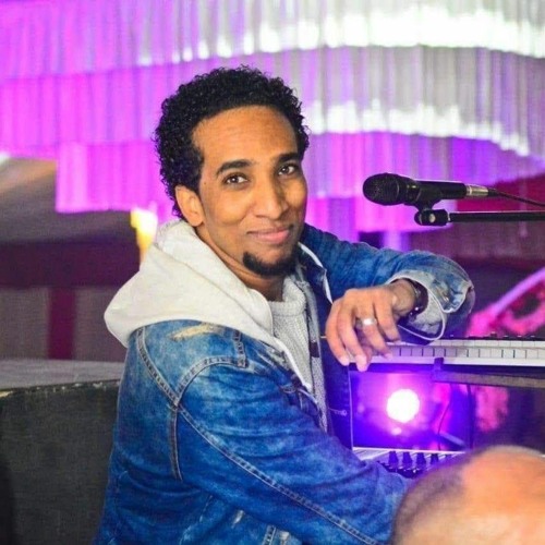 شاهد بالفيديو.. الفنان المصري حمو إسماعيل يواصل تألقه في ترديد الأغاني السودانية عبر رائعة النور الجيلاني "فيفيان" والجمهور السوداني يطالبه بالغناء للحوت 11 حمو اسماعيل2