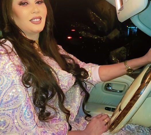 شاهد بالصورة.. الفنانة إيمان أم روابة تبهر جمهورها بنيولوك جديد من داخل سيارتها الفارهة 1 346858338 638493461657845 3614798553512919605 n