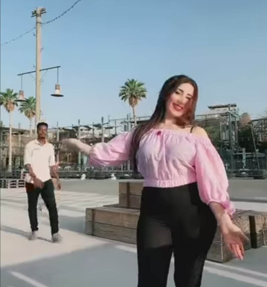 شاهد بالصورة والفيديو.. حسناوات عربيات يعاكسن شاب سوداني في الشارع العام بمدينة دبي 10 351704735 1664153324005405 5857238993961046702 n