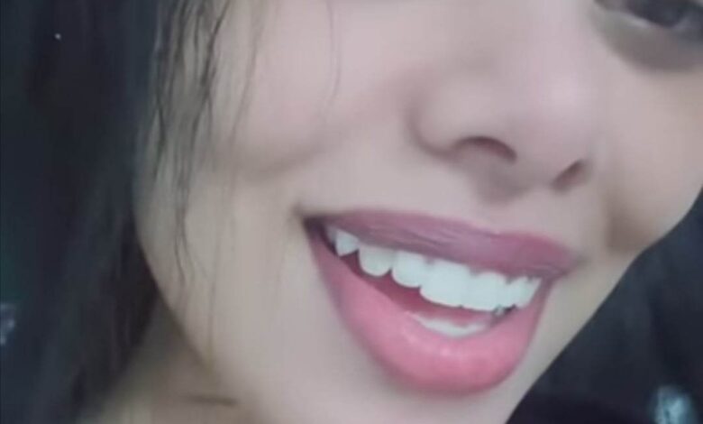 شاهد بالصورة والفيديو.. حسناء سودانية تكشف عن تلقيها تعليقات غزل حربية من أحد معجبيها (عيناك جميلة كجمال السوخوي ألف دعامي يتمنى إسقاطها) 1 352474752 789924496067081 7789968955957794215 n