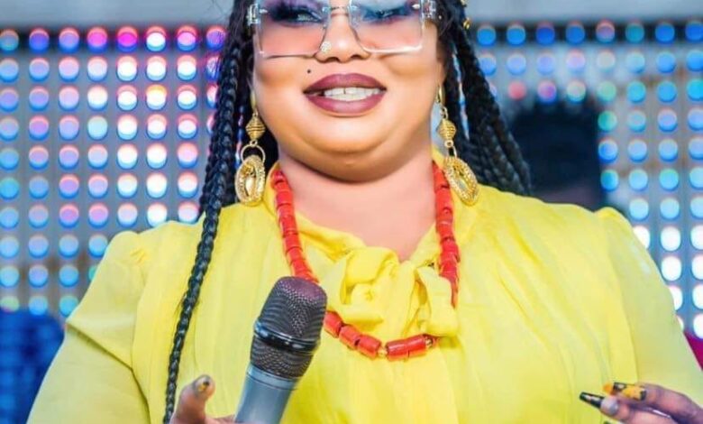 شاهد بالصورة والفيديو.. بعد 25 يوم من وفاتها.. وصول جثمان الفنانة السودانية نانسي الإرسالية من مصر عبر معبر "أشكيت" ولحظة دفنها بمقابر حلفا 1 363330055 1914938638893054 655640848718778169 n