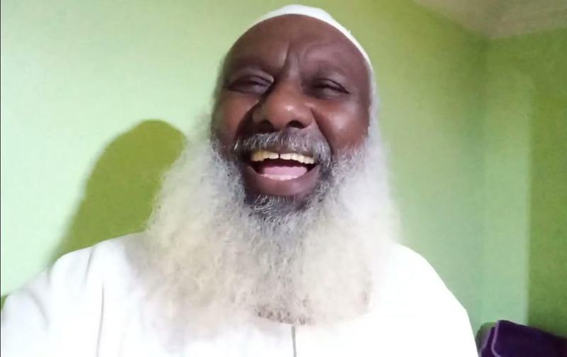 شاهد بالفيديو.. صلاح سندالة يحلل حديث السيدة الجنوب سودانية التي زعمت أنها والدة الفنانة ندى القلعة: (في زول بتلبط في جنا ناس ساي؟) 10 salahsendala