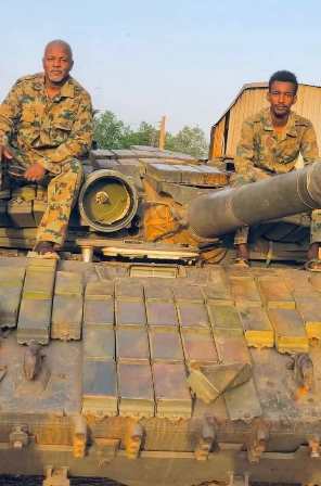 شباب المدرعات يطاردون العدو عندما تأخر عليهم 10 دبابة