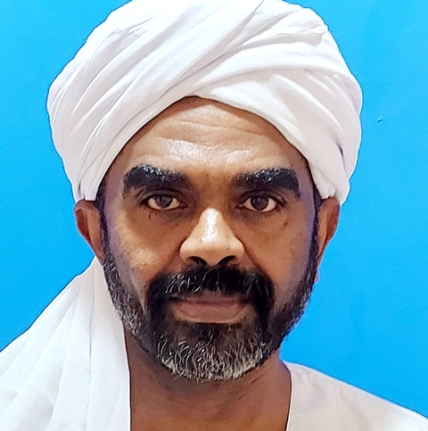 حكاية أسرة مكونة من أب وثلاثة اولاد.. واحد قحاطي واحد كوز وواحد مستقل 10 طارق اللبيب