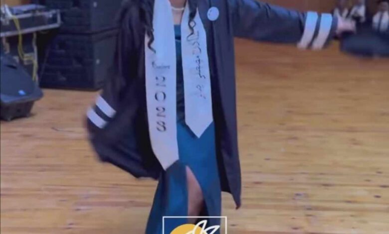 شاهد بالصورة والفيديو.. حسناء "نوبية" فائقة الجمال تتخرج من جامعة مصرية على أنغام الأغنية السودانية (السمح ولدي) وتقدم معها فاصل من الرقص المثير 1 370312150 836145998168746 5973525159726706072 n