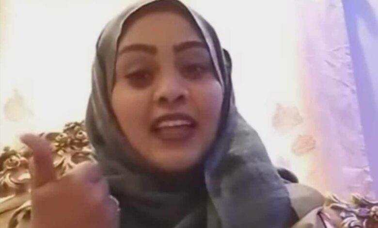 شاهد بالصورة والفيديو.. ظهرت بالزي العسكري لقوات حميدتي.. حسناء سودانية تعلن دعمها الواضح لقوات الدعم السريع وتكشف الأسباب التي دفعتها لذلك (تم الغدر بهم والناس ما عارفة حاجة) 1 371756154 1030130781323941 705578254310616059 n