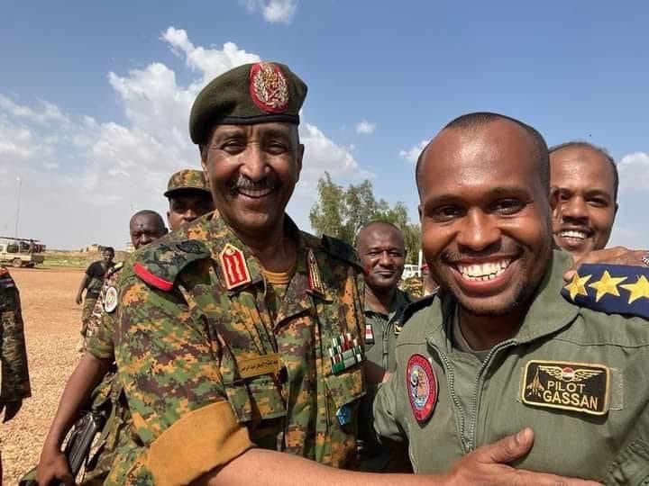 🔴كيف خرج البرهان من القيادة العامة؟ عبر طائرة "غزال" واستغرقت الرحلة لقاعدة كرري 3 دقائق 10 Burhan mil a