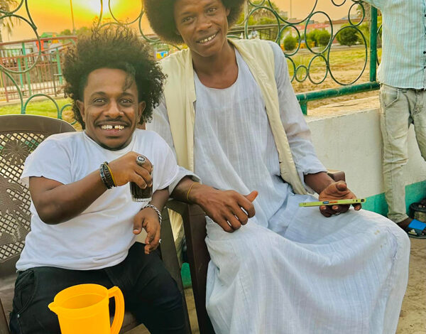 شاهد ماذا قال المتابعون عندما سأل الكوميديان "حتة" أها الكيرلي ولا الآفرو؟! 1 Hitta