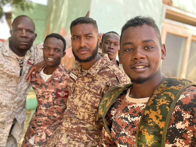 شاهد بالفيديو.. على صوت الناشط الشهير "صرفة".. الجيش السوداني يطرح أسلحة جديدة ومتطورة سيتم استخدامها لتنظيف العاصمة الخرطوم (بل بل.. كرا الجديد عمرو ما غاب) 10 ahmedshakir9