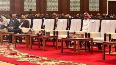 الكراسي الفارغة