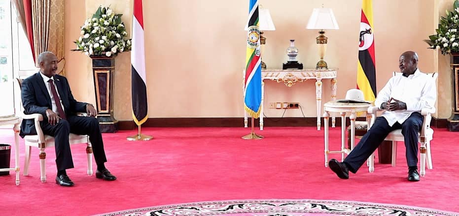 البرهان يعود للسودان بعد زيارة يوغندا ولقاء موسيفيني - إبراهيم جابر وجبريل إبراهيم في استقباله 12 burhan uganda