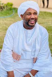 شاهد بالفيديو .. الفنان صلاح ولي يعلن توبته عن الغناء على يد شيخ الزين 1 شيخ الزين