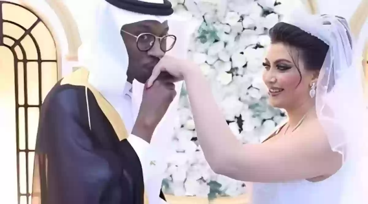 شاهد بالفيديو.. الشاب السوداني وكفيلته السعودية الحسناء التي تزوجها يحتفلان يشاركان الجمهور بمقطع من شهر العسل 10 12 10 23 994450349