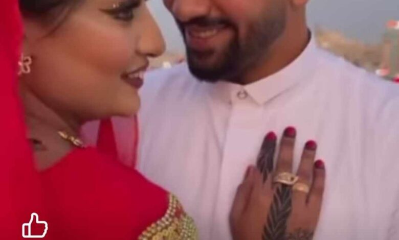 شاهد بالصور والفيديو.. من أمام البحر.. عريس خليجي وعروسته يختاران الزي القومي السوداني "الجلابية" و "الثوب" للظهور به في جلسة تصوير زواجهما ومتابعون: (متألقين بثيابنا) 1 370082493 673635307876388 2401679143076294734 n