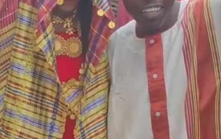 شاهد بالصورة والفيديو.. مواقع التواصل الاجتماعي تحتفل بأصغر عرسان في السودان.. العريس لم يكمل عامه السادس عشر والعروس ملامحها طفولية 1 385493512 326933786550675 3189200017879101905 n