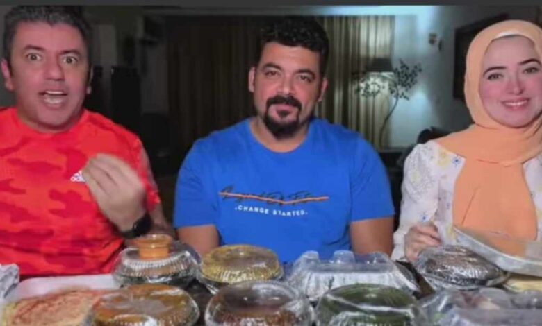 شاهد بالصورة والفيديو.. نجوم مصريون يجربون الأكل السوداني ( الأقاشي والملوخية المفروكة وسلطة الدكوة) ويجمعون على جماله وطعامته 1 393736297 1394004174827165 4700755310718671805 n
