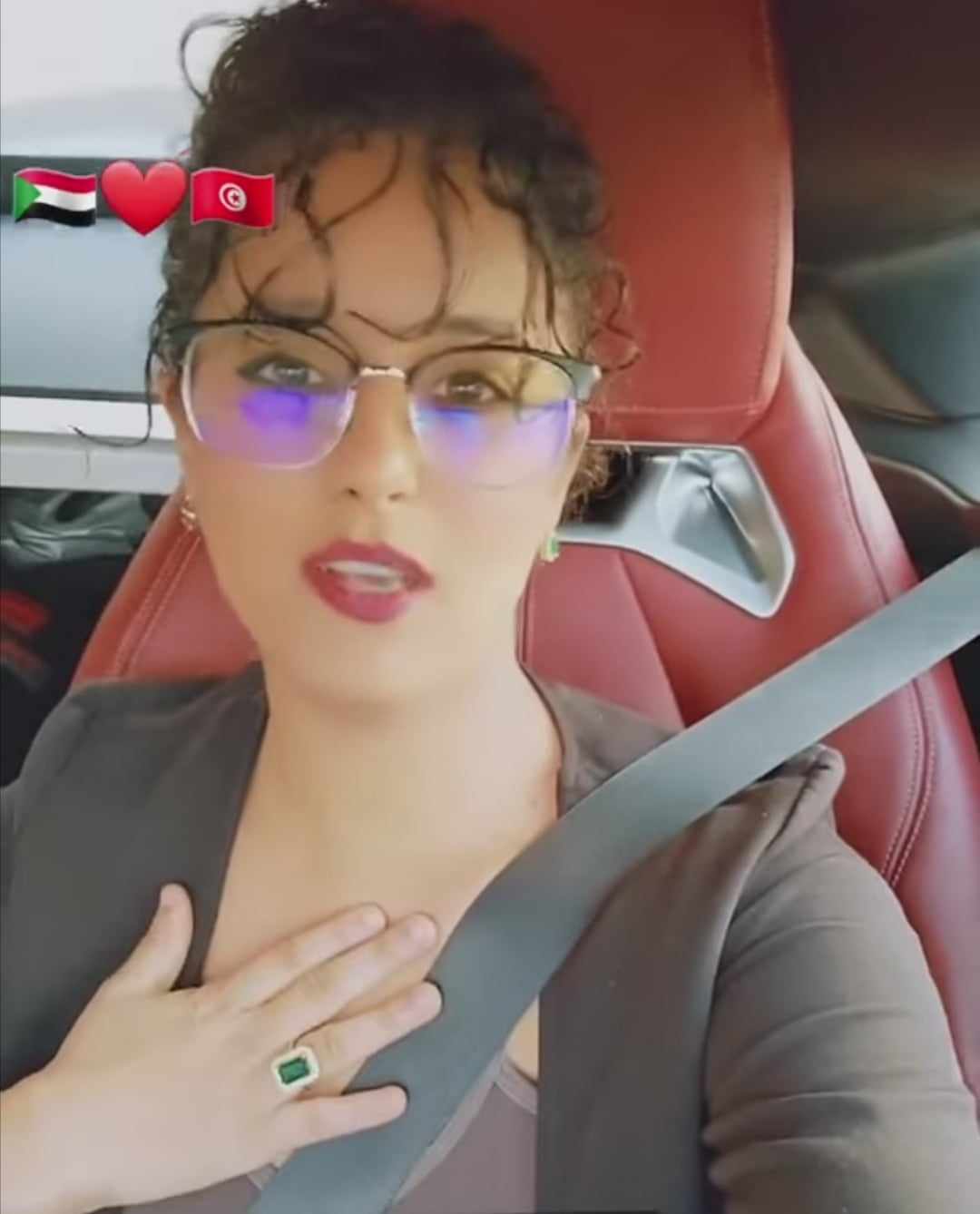 شاهد بالفيديو.. حسناء تونسية فائقة الجمال تغني داخل سيارتها (سائلين عليك كل العباد) وتقول: (والله اني أدمنت الأغاني السودانية والسودان زاتو) 10 396222168 338387468738380 2739794041890466692 n