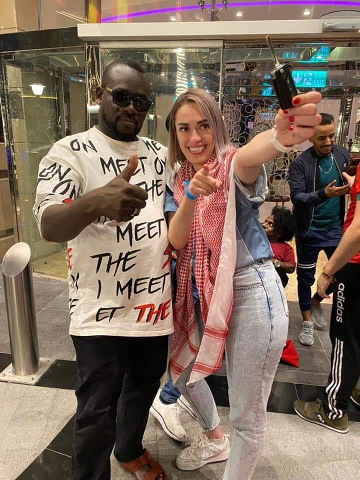 شاهد بالفيديو.. نجم إعلانات مواقع التواصل الشهير "بدر خلعة" يكمل مراسم زواجه ويظهر ممسكاً عروسته بيده اليسرى و"مفتاحه" الشهير بيده الأخرى وهو يلوح به وساخرون: (المفتاح سر النجاح) 10 بدر خلعة2