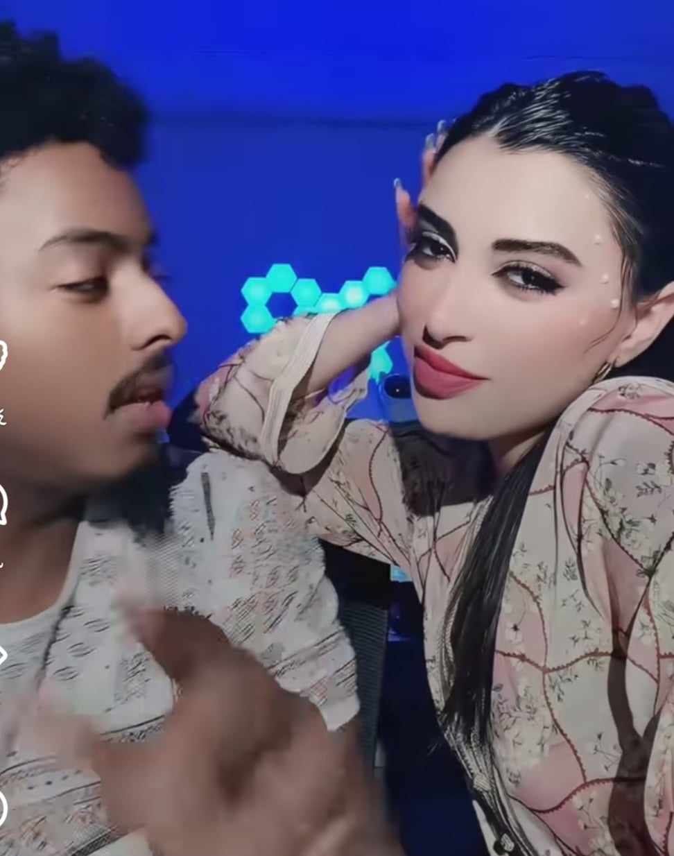 شاهد بالصورة والفيديو.. الناشط السوداني "توفي" يواصل إصطياد حسناوات الوطن العربي ويظهر مع "فاتنة" جديدة أبهرت المتابعين بجمالها الملفت 10 399961490 361272349701270 385135598092302315 n