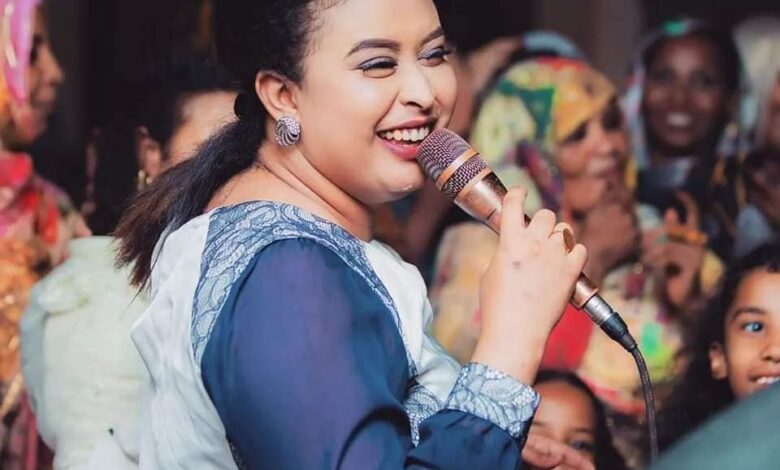 شاهد بالصور.. الفنانة ريان الساتة تخطف الأضواء على مواقع التواصل بإطلالة جديدة خلال حفل بإحدى الولايات 1 402642440 773023028171721 5390179141178277173 n