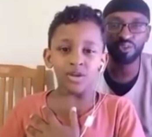 شاهد بالصورة والفيديو.. طفل سوداني يبكي بحرقة ويبكي معه المتابعون بعد ترديده النشيد الوطني السوداني والجمهور يعلق: (حرام عليك يا بطل قطعت قلوبنا) 1 405553581 171639362700050 546662530648150015 n