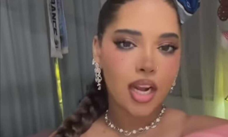 شاهد بالصورة والفيديو.. بفستان مثير للجدل.. حسناء سوداني تغني وتتمايل في الرقص على أنغام (سائق الركشة) 1 409307479 1043925256897992 8522896317885941652 n