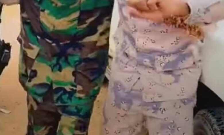 شاهد بالصورة والفيديو.. أفراد من الدعم السريع يقدمون فواصل من الرقص المثير في الشارع العام على أنغام أغنية الفنانة عشة الجبل التي تمجد فيها "الدعامة" 1 411239284 875475280728542 643982098471411882 n