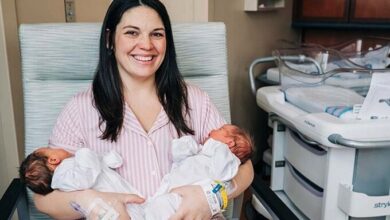 مواليد ام توأم