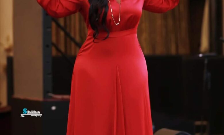 شاهد بالفيديو.. أطربت جمهور الزعيم.. السلطانة هدى عربي تغني للمريخ وتتغزل في موسيقار خط وسطه (يا يمة شوفوا حالي مريخابي سر بالي) 1 هدى عربي الدوحة جديد