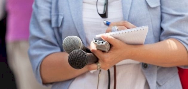 شاهد بالفيديو.. المذيعة السودانية التي شكت من خيانة زوجها تواصل سرد قصتها والجمهور يكشف هويتها بالاسم: (استغليت علاقاتي وتسببت في مشاكل كبيرة للفتاة التي حاولت "شلب" زوجي وتفاجأت بطلاقي دون مقدمات) 10 مذيعة