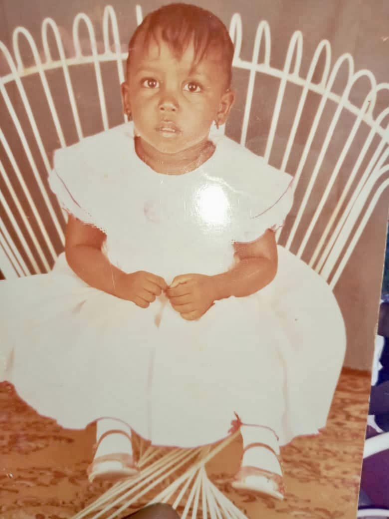 شاهد.. الفنانة هدى عربي تفاجئ المتابعين وتكشف عن عمرها الحقيقي بصورة لها عندما كانت طفلة وآخرى وهي في المدرسة ولقطة حديثة بعدما أصبحت مطربة شهيرة وتقول: (مراحل إكتمال القمر.. واحلاتي) 4 325838325 1356252358281070 2338683247552413776 n 1