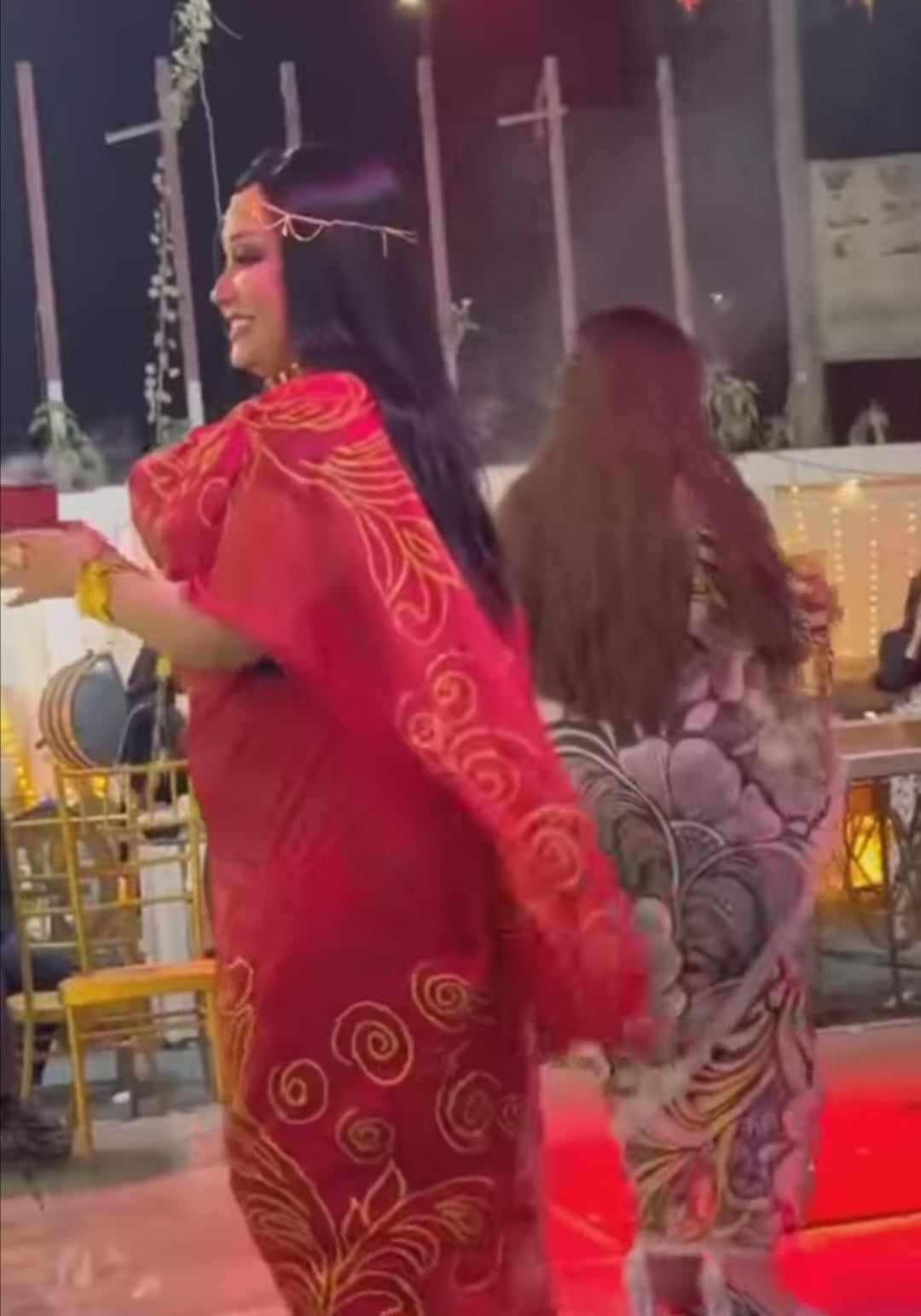 شاهد بالصورة والفيديو.. حسناوات سودانيات يستعرضن جمالهن خلال حفل خارج السودان بفواصل من الرقص المثير 10 409677833 341982958775022 5554055198224054168 n