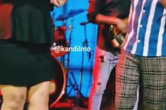 شاهد بالصورة والفيديو.. برقصات مثيرة وأزياء قصيرة مطربة أثيوبية حسناء تغني مع زميلها الأغنية السودانية الشهيرة (يا زاهية) في حفل ساهر بأديس أبابا 1 416186967 1351761335473257 8078986446631618052 n