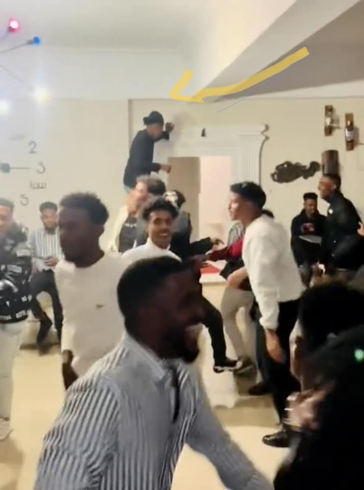 شاهد بالصورة والفيديو.. تزامنا مع حملات الإقامة المنتشرة في مصر.. شباب سودانيون بالقاهرة يطلقون رقصة "الكشة" بشكل جديد وسط تفاعل الجمهور 10 419235280 3636108953295373 778374789137828462 n