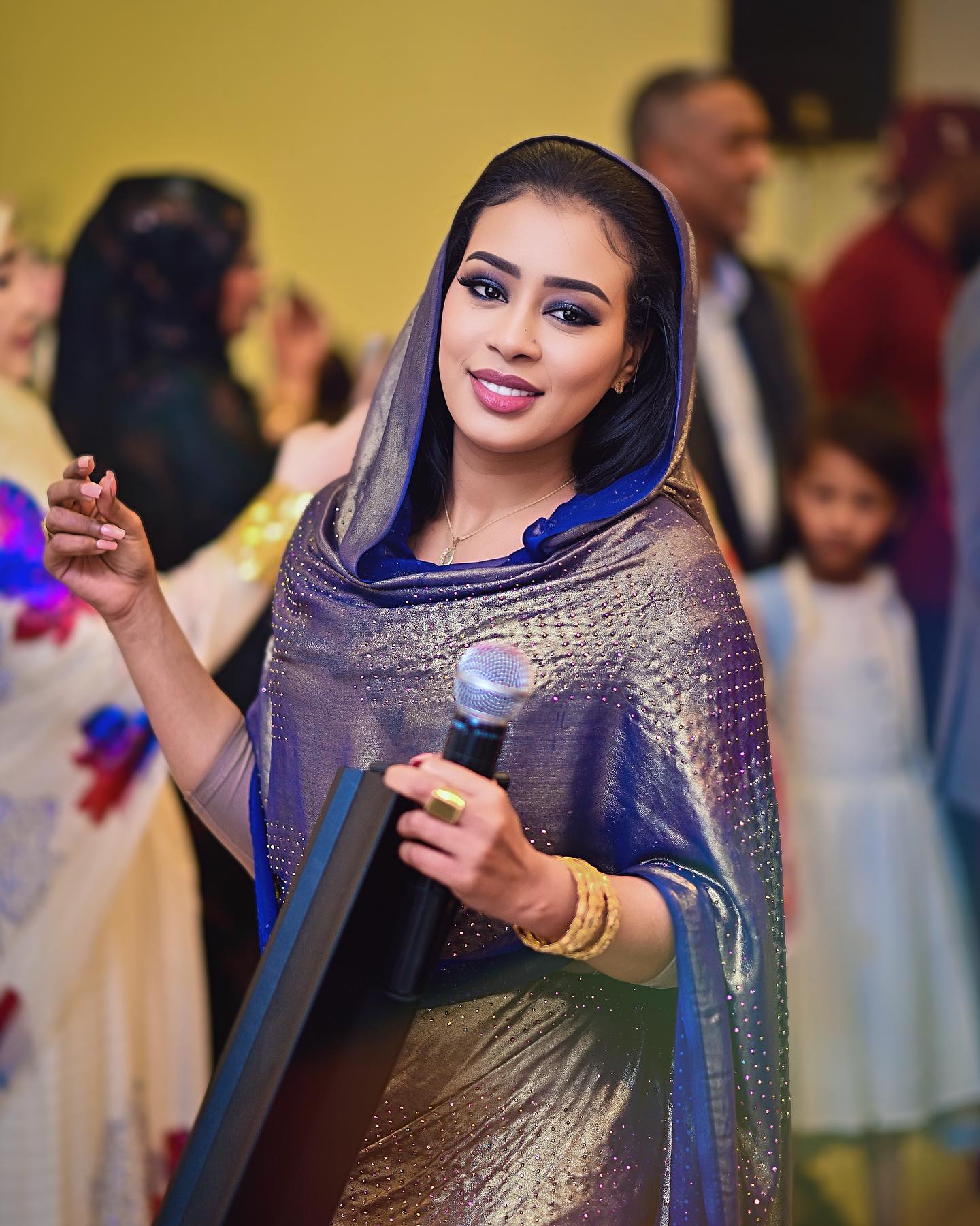 شاهد بالصور.. الفنانة إيمان الشريف تخطف قلوب المتابعين بإطلالة ساحرة ومبهرة والجمهور يتغزل: (عسل الشريف سبحان من صور.. وآية من الجمال وقطعة سكرة) 420223381 18375193384074351 7199207441591671098 n