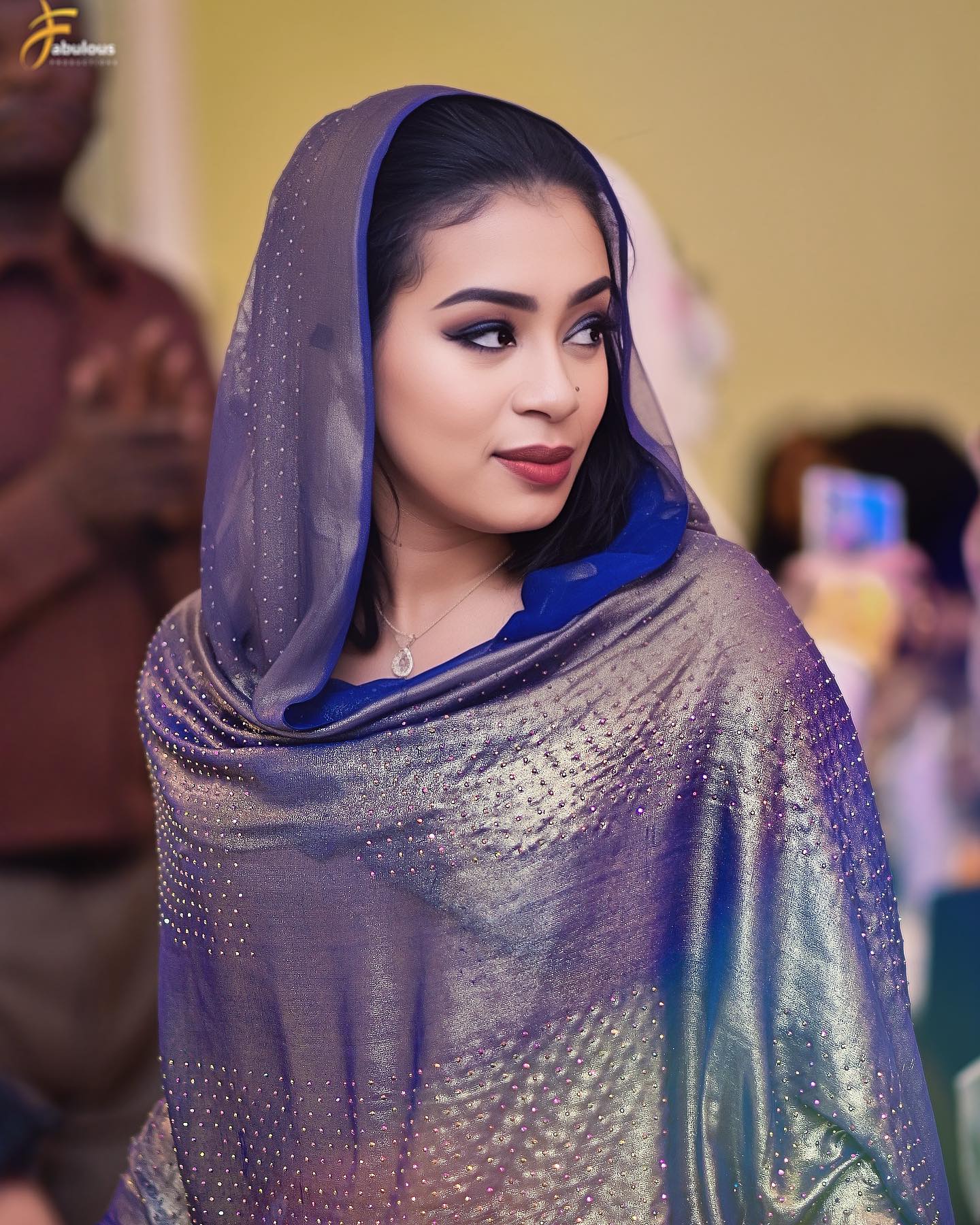 شاهد بالصور.. الفنانة إيمان الشريف تخطف قلوب المتابعين بإطلالة ساحرة ومبهرة والجمهور يتغزل: (عسل الشريف سبحان من صور.. وآية من الجمال وقطعة سكرة) 420359130 18375193393074351 315791912462309858 n