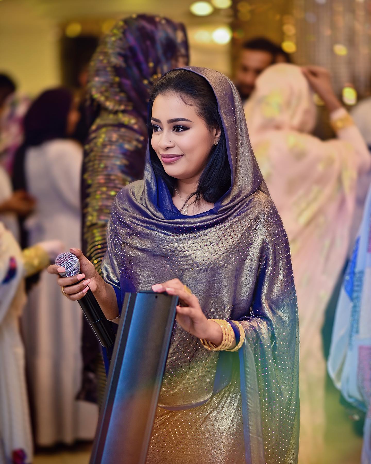 شاهد بالصور.. الفنانة إيمان الشريف تخطف قلوب المتابعين بإطلالة ساحرة ومبهرة والجمهور يتغزل: (عسل الشريف سبحان من صور.. وآية من الجمال وقطعة سكرة) 420504418 18375193375074351 1403791071368017247 n