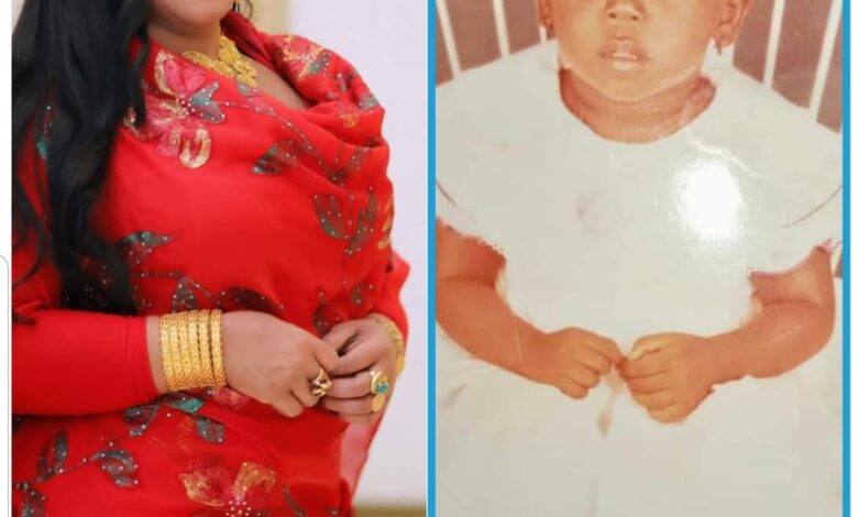 شاهد.. الفنانة هدى عربي تفاجئ المتابعين وتكشف عن عمرها الحقيقي بصورة لها عندما كانت طفلة وآخرى وهي في المدرسة ولقطة حديثة بعدما أصبحت مطربة شهيرة وتقول: (مراحل إكتمال القمر.. واحلاتي) 1 423715053 3624056174498204 3357727845386813788 n