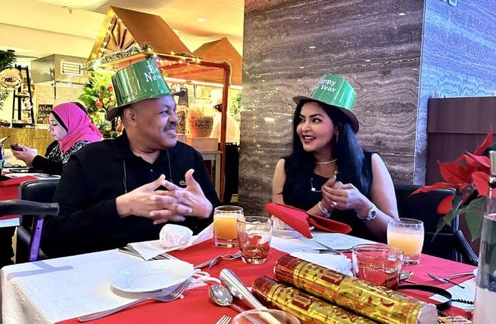 شاهد بالصورة.. المذيعة السودانية جدية عثمان تشعل مواقع التواصل بإطلالة ملفتة مع زوجها وتقول: (قال لي كلام … و انا صدقتو و المؤمن صديق) 1 جدية عثمان