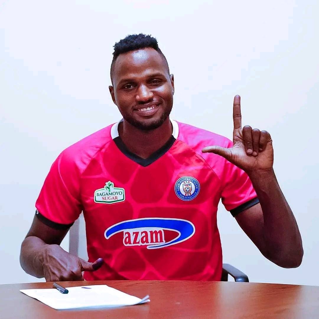 شاهد بالصورة.. حارس المنتخب السوداني والمريخ محمد المصطفى ينتقل إلى عزام التنزاني 2 حارس المريخ محمد المصطفى